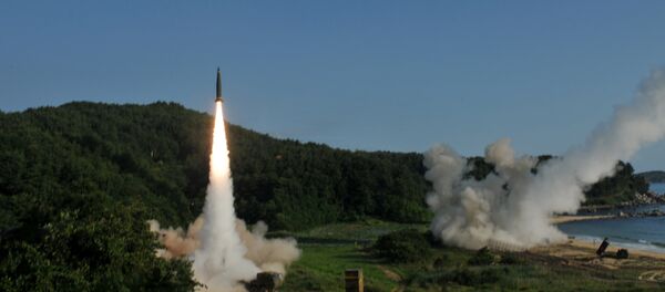 El lanzamiento del misil balístico de clase tierra-tierra ATACMS - Sputnik Mundo