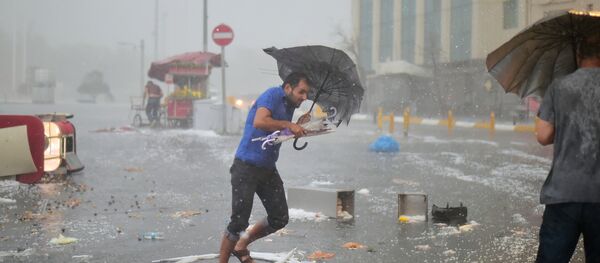 Un fuerte huracán en Estambul, Turquía - Sputnik Mundo