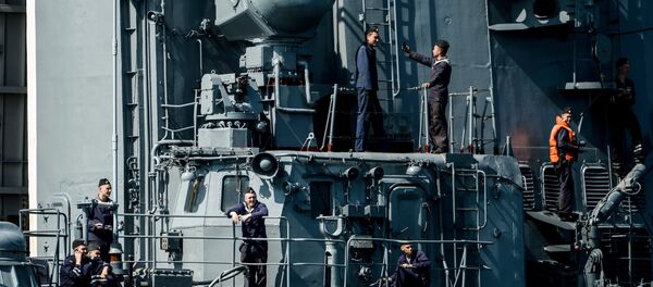 Varios tripulantes de un destructor de Rusia Varios tripulantes de un destructor de Rusia - Sputnik Mundo
