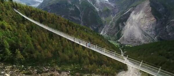 Escalofriante: aparece en Suiza el puente colgante peatonal más largo del mundo (fotos, vídeo) Escalofriante: aparece en Suiza el puente colgante peatonal más largo del mundo (fotos, vídeo) - Sputnik Mundo