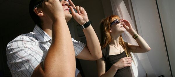 Eclipse solar en Novosibirsk, Rusia, 1 de agosto de 2008 - Sputnik Mundo