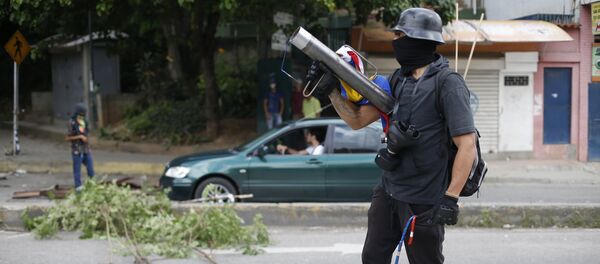 Un opositor a la Asamblea Constituyente en Venezuela - Sputnik Mundo