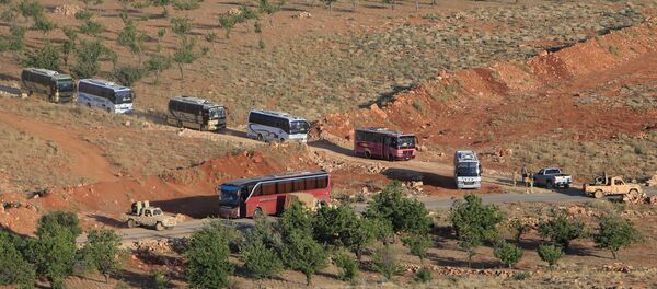 La retirada de terroristas de Al Nusra de Líbano a Siria - Sputnik Mundo