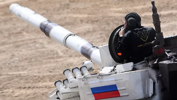 La tripulación de Rusia en el biatlón de tanques - Sputnik Mundo