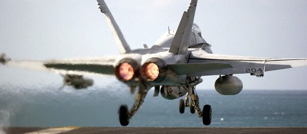 Un caza preparado para despegar - Sputnik Mundo