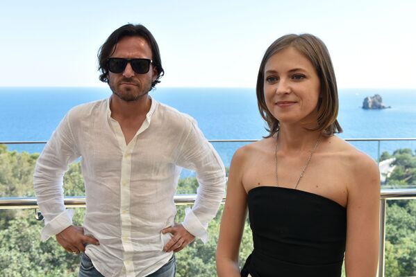 La diputada rusa Natalia Poklónskaya en el campamento infantil internacional Artek, en Crimea - Sputnik Mundo