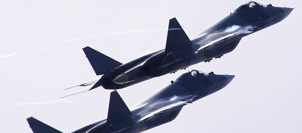Dos aviones T-50 vuelan durante el Salón Aeroespacial Internacional MAKS 2017 Dos aviones T-50 vuelan durante el Salón Aeroespacial Internacional MAKS 2017 - Sputnik Mundo
