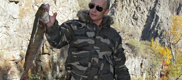 Vladímir Putin durante un viaje de pesca (archivo) - Sputnik Mundo