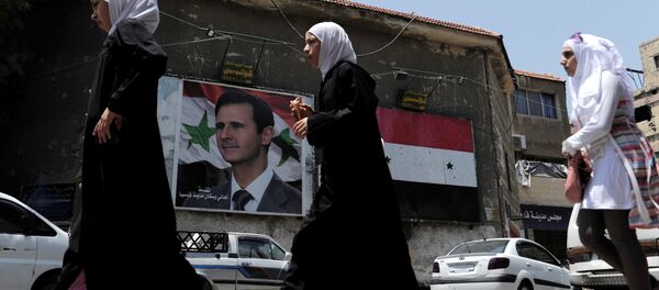 Un retrato del presidente sirio, Bashar Asad, en Damasco (imagen referencial) - Sputnik Mundo