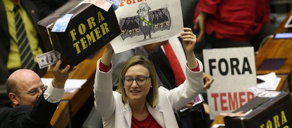 Diputados brasileños de la oposición protestan contra Michel Temer - Sputnik Mundo