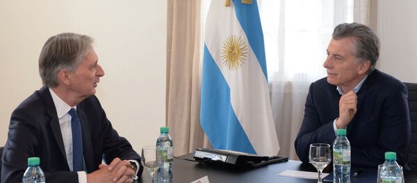 El presidente de Argentina, Mauricio Macri, y el canciller de Hacienda de Reino Unido, Philip Hammond - Sputnik Mundo