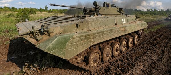 El blindado de fabricación soviética BMP-1 durante los ejercicios (imagen regerencial) El blindado de fabricación soviética BMP-1 durante los ejercicios (imagen regerencial) - Sputnik Mundo