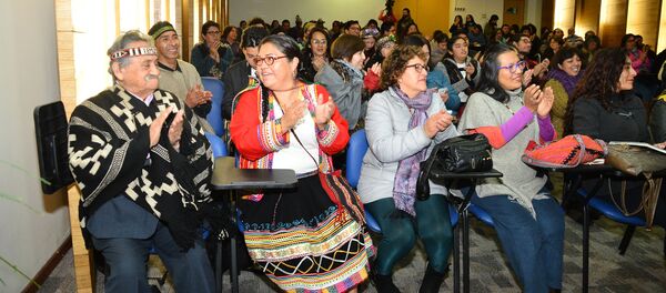 Aula inaugural de la Escuela de Idiomas Indígenas en Santiago de Chile Aula inaugural de la Escuela de Idiomas Indígenas en Santiago de Chile - Sputnik Mundo