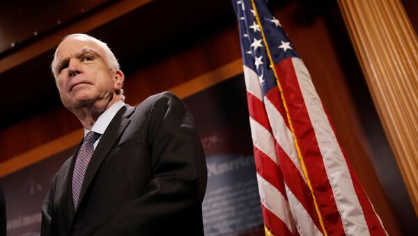 John McCain, senador estadounidense - Sputnik Mundo