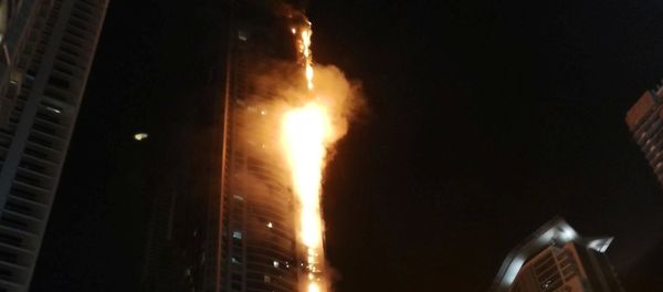 Incendio en el rascacielos 'The Torch' en Dubái, EAU - Sputnik Mundo