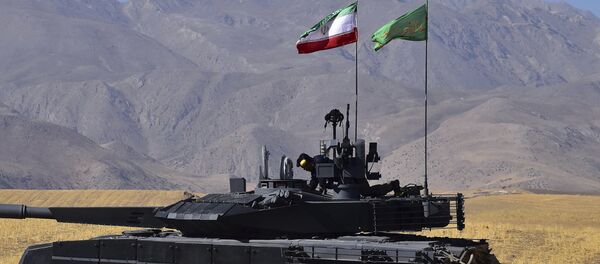 This picture released by the official website of the Iranian Defense Ministry on Sunday, March 12, 2017, shows domestically manufactured tank called Karrar in an undisclosed location in Iran. This picture released by the official website of the Iranian Defense Ministry on Sunday, March 12, 2017, shows domestically manufactured tank called Karrar in an undisclosed location in Iran. - Sputnik Mundo