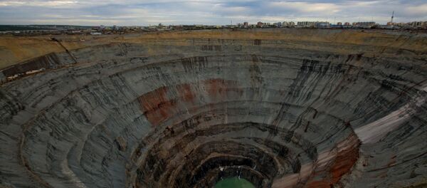 Una mina de diamantes Mir, situada en Yakutia Una mina de diamantes Mir, situada en Yakutia - Sputnik Mundo