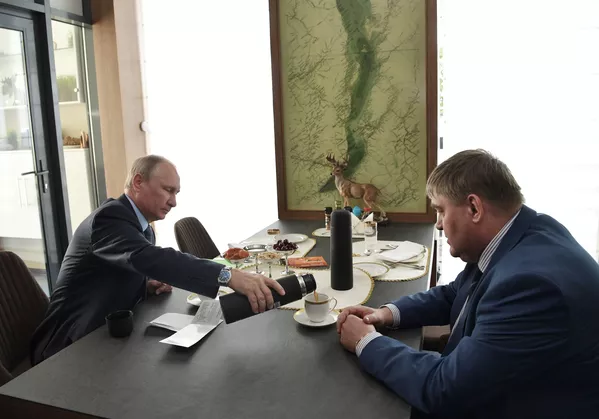 Ómul y té de mosqueta: la visita de Putin al lago Baikal Ómul y té de mosqueta: la visita de Putin al lago Baikal - Sputnik Mundo