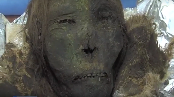 Momia del siglo XII encontrada en Siberia Momia del siglo XII encontrada en Siberia - Sputnik Mundo