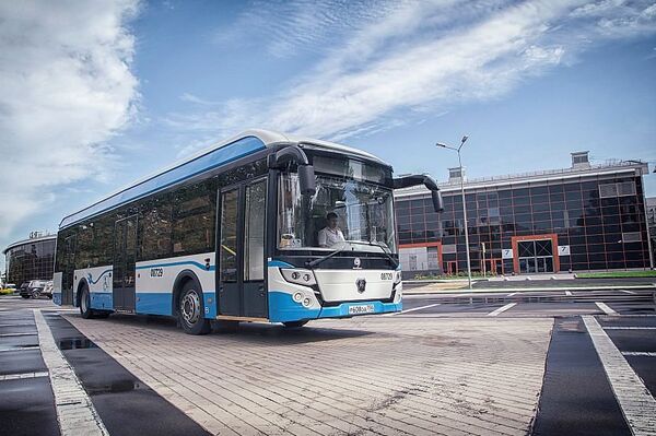 El autobús eléctrico del Grupo GAZ durante las pruebas en Moscú - Sputnik Mundo