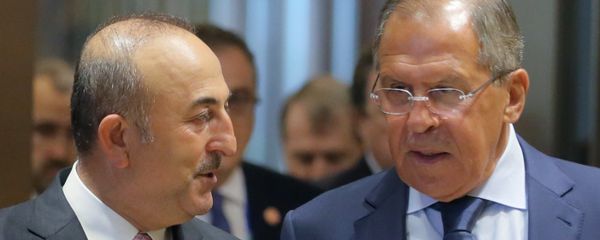 Canciller de Rusia, Serguéi Lavrov, con su homólogo turco Mevlut Cavusoglu - Sputnik Mundo