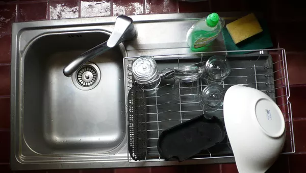 Un fregadero de cocina
