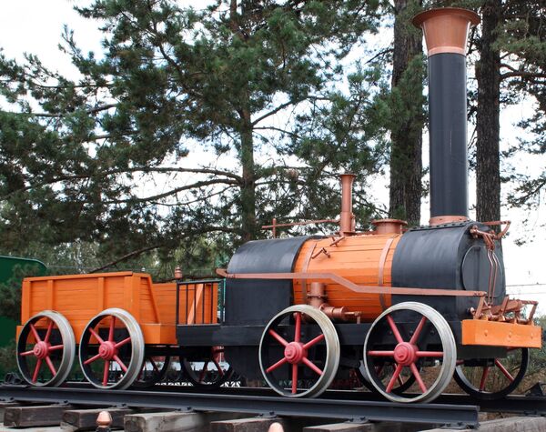 Maqueta de la primera locomotora de los Cherepánov Maqueta de la primera locomotora de los Cherepánov - Sputnik Mundo