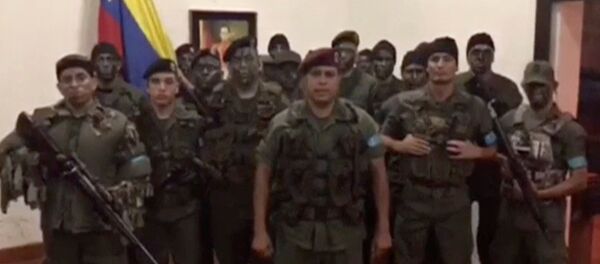 Juan Caguaripano junto a su equipo de la operación 'David Carabobo' - Sputnik Mundo