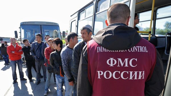 Agente del Servicio Federal de Migración de Rusia (archivo) - Sputnik Mundo