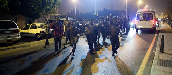 Migrantes africanos en Ceuta - Sputnik Mundo