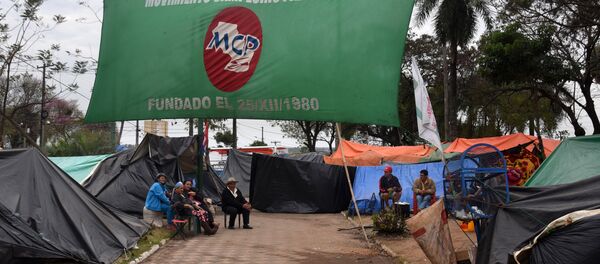 Campesinos paraguayos en la plaza de Armas frente al Congreso Nacional en Asunción, Paraguay Campesinos paraguayos en la plaza de Armas frente al Congreso Nacional en Asunción, Paraguay - Sputnik Mundo
