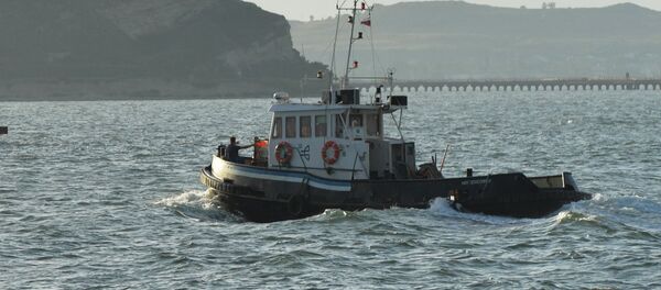 Un buque en el estrecho de Kerch que una al mar de Azov con el mar Negro - Sputnik Mundo