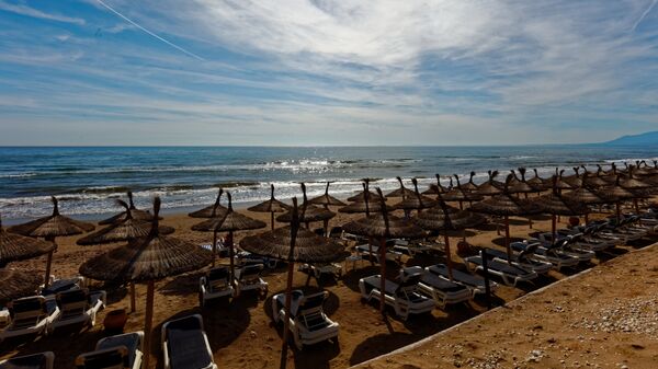 Playa turística en Marbella, España - Sputnik Mundo