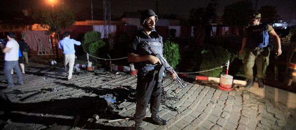 Policía en el lugar de la explosión en Lahore, Pakistán - Sputnik Mundo
