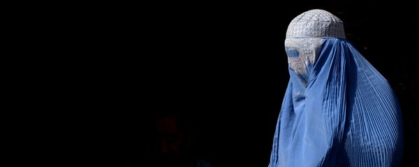 Una mujer en burka (imagen referencial) - Sputnik Mundo