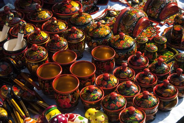 Utensillos decorados al estilo de Jojlomá - Sputnik Mundo