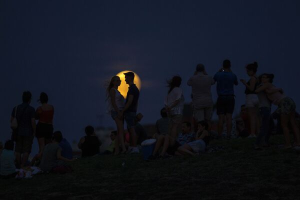 Un fenómeno planetario: las mejores fotos de la 'Luna de sangre' - Sputnik Mundo