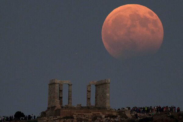 Un fenómeno planetario: las mejores fotos de la 'Luna de sangre' - Sputnik Mundo