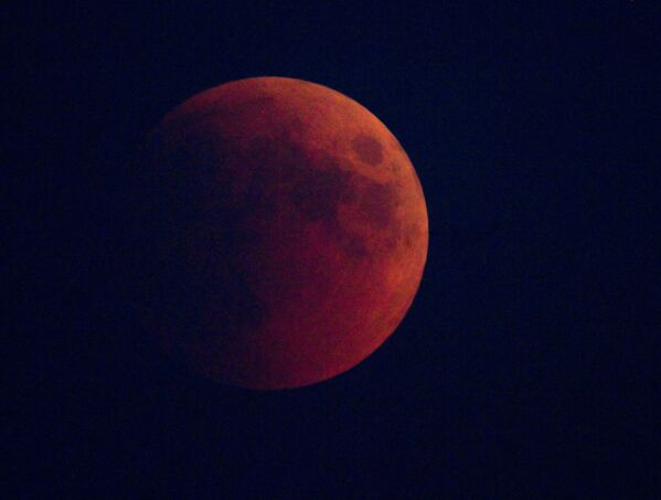 Un fenómeno planetario: las mejores fotos de la 'Luna de sangre' - Sputnik Mundo