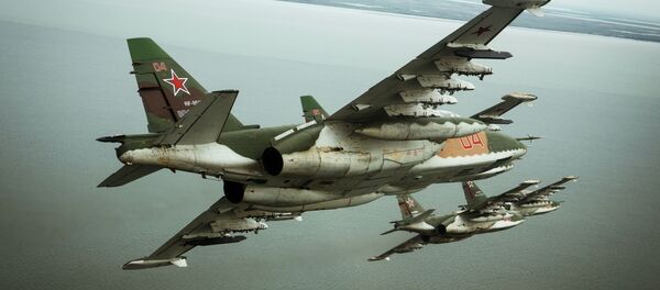 Штурмовики Су-25СМ3 во время летно-специальной подготовки экипажей в Приморско-Ахтарске Штурмовики Су-25СМ3 во время летно-специальной подготовки экипажей в Приморско-Ахтарске - Sputnik Mundo