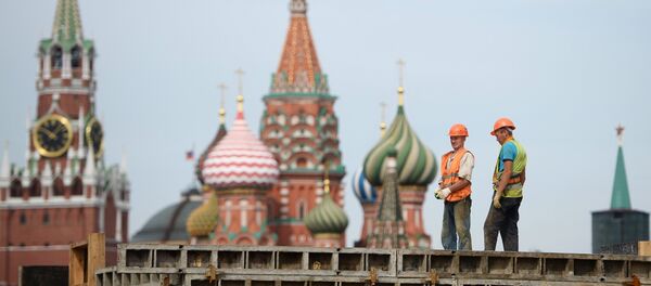 Unos obreros en Moscú - Sputnik Mundo