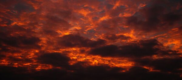 Un cielo apocalíptico (imagen referencial) Un cielo apocalíptico (imagen referencial) - Sputnik Mundo