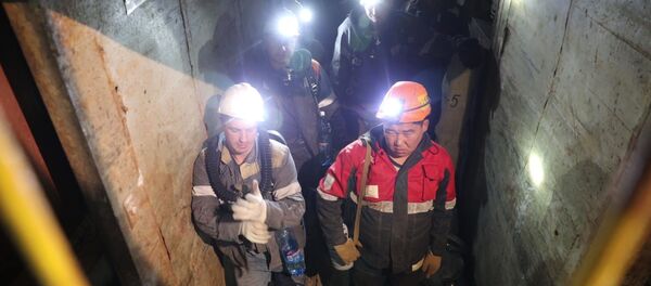 La operación de rescate en la mina Mir de Yakutia - Sputnik Mundo