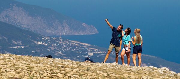 Turistas en Ai-Petri, Crimea - Sputnik Mundo