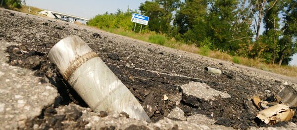 Un proyectil en Donbás - Sputnik Mundo