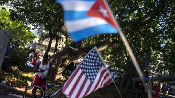 Las banderas de Cuba y EEUU (archivo) - Sputnik Mundo