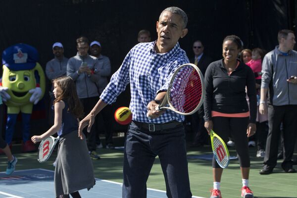El expresidente de EEUU, Barack Obama, durante un partido de tenis El expresidente de EEUU, Barack Obama, durante un partido de tenis - Sputnik Mundo