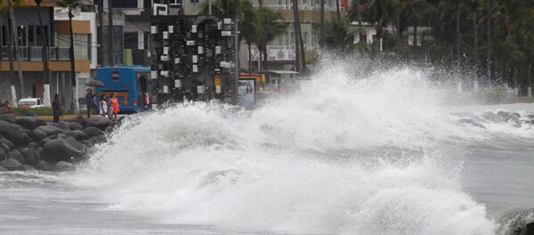 Las olas en Veracruz antes de la llegada del huracán Franklin, México - Sputnik Mundo