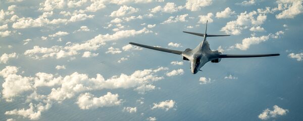 Un avión militar estadounidense sobrevuela península de Corea - Sputnik Mundo