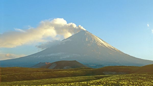 El volcán Kliuchevskói El volcán Kliuchevskói - Sputnik Mundo